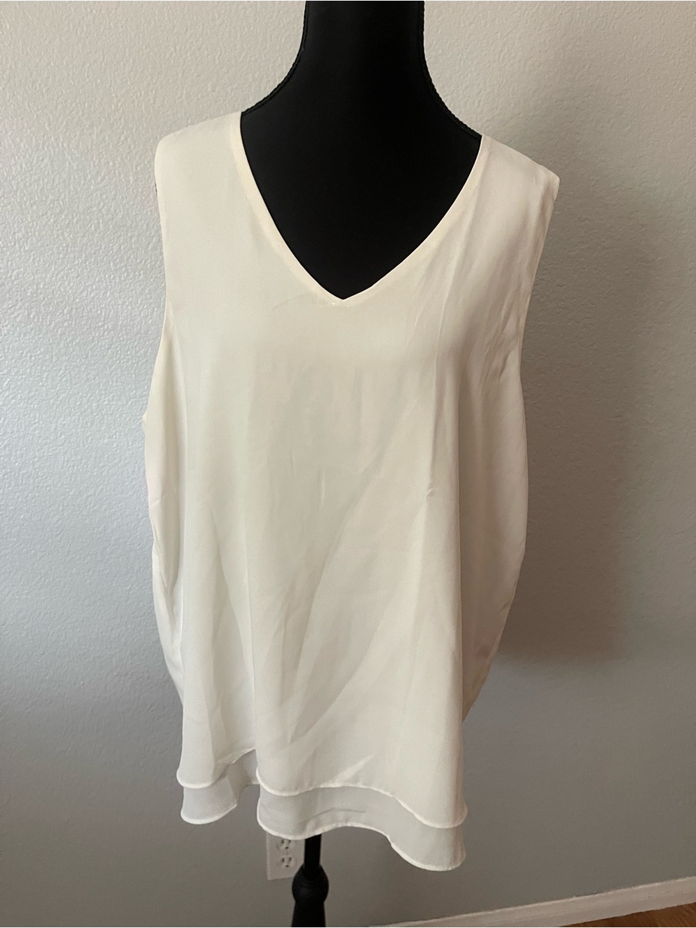 Ann Taylor Factory Cream V-Neck Sleeveless Layered Camisole